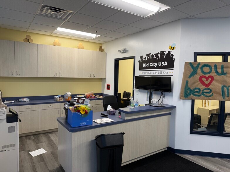 More Photos Of 3480 Royal Pines Dr, Orange Park General Retail For Lease