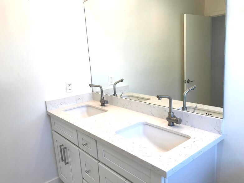 More Photos Of 6157 Mesa Ave, Los Angeles Specialty For Sale