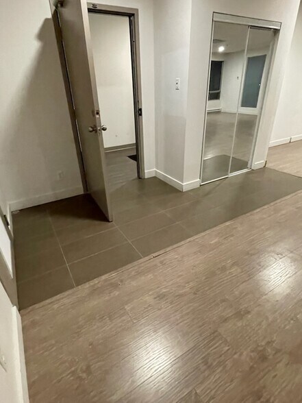 More Photos Of 250 Av Dunbar, Mont-Royal Office For Lease