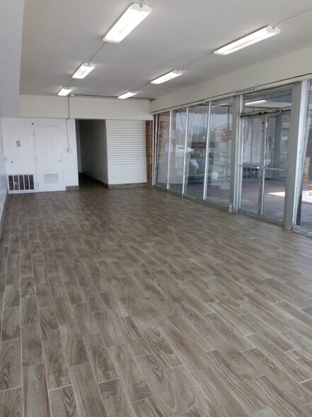 More Photos Of 1733-1737 E McDowell Rd, Phoenix General Retail For Lease