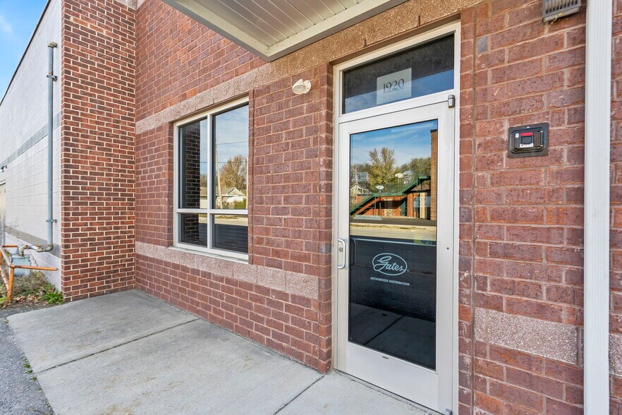 More Photos Of 1920 N National Ave, Springfield Warehouse For Lease