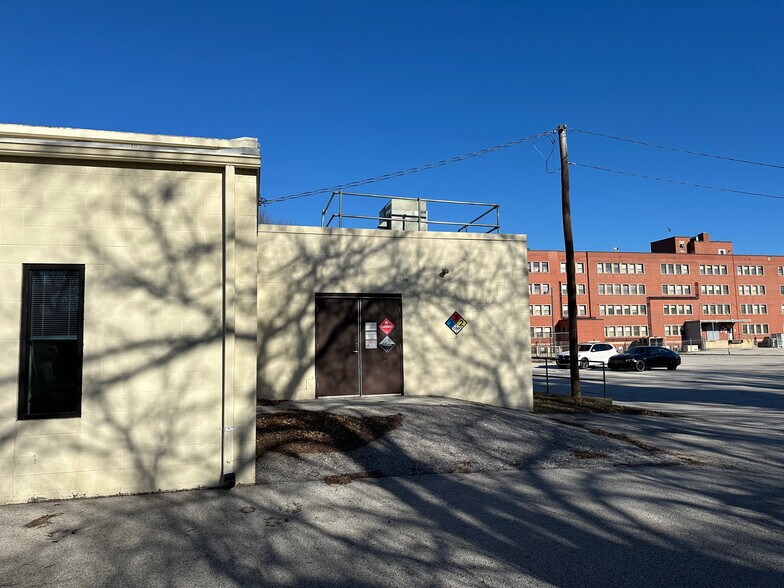 More Photos Of 610 W Church Ave, York Flex For Lease