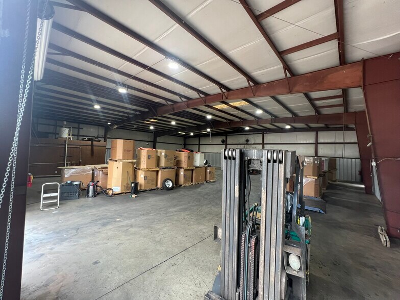 More Photos Of 2012 Last St, Statham Warehouse For Sale