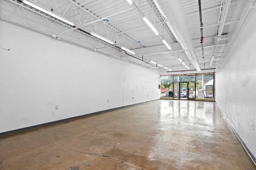 More Photos Of 34-44 Hamilton St, Saugus Freestanding For Lease