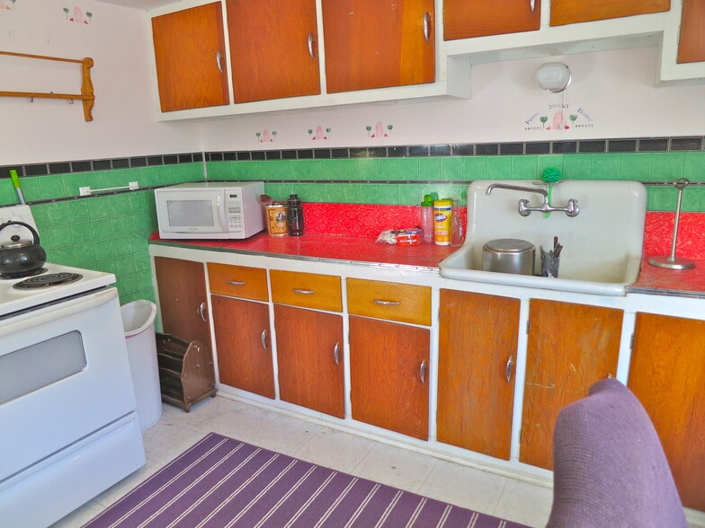 More Photos Of 71450 Highway 550, Silverton Hotel For Sale