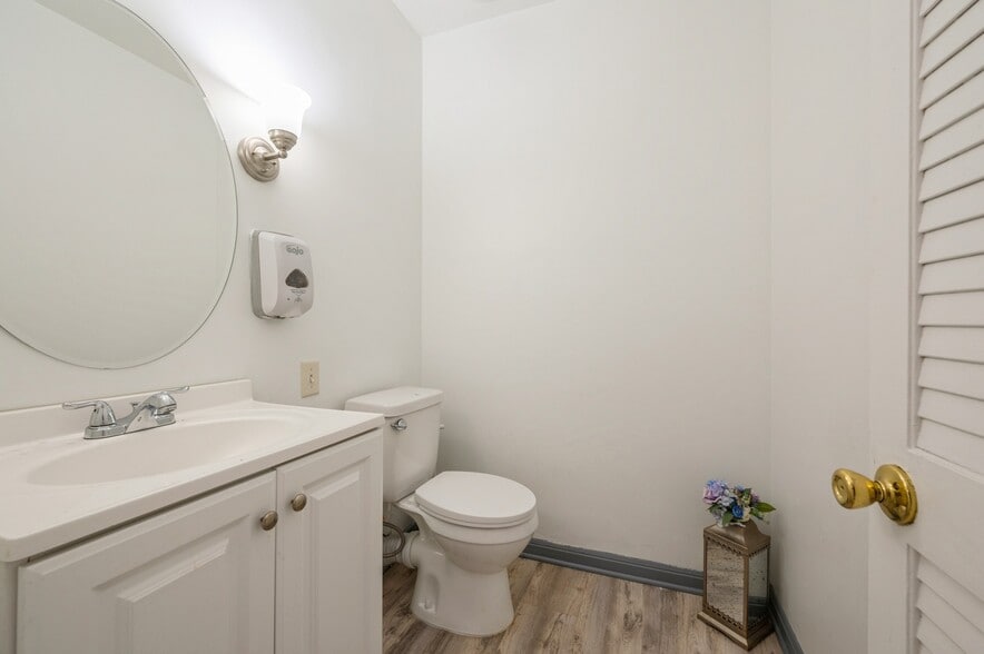 More Photos Of 6615 Cermak Rd, Berwyn Storefront Retail Residential For Sale