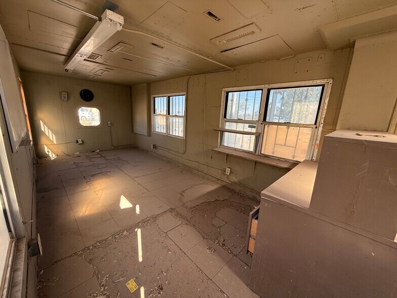 More Photos Of 266 Horizon Blvd, Socorro Warehouse For Sale