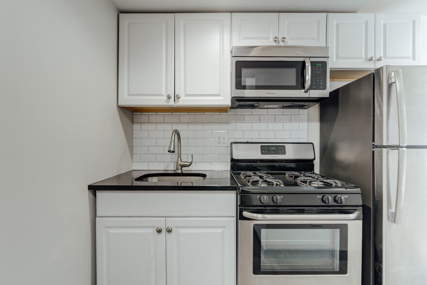 More Photos Of 489 Jersey Ave, Jersey City Storefront Retail Office For Lease