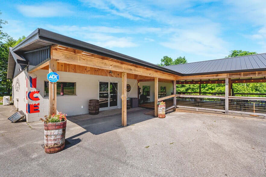 More Photos Of 112 Wilderness Rd, Mammoth Cave General Retail For Sale