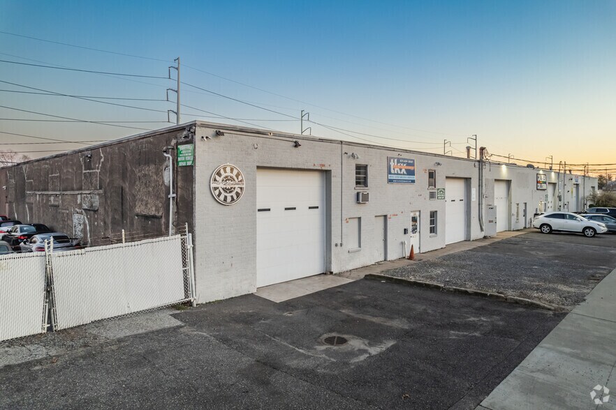Primary Photo Of 130-138 Railroad St, Huntington Station Warehouse For Lease