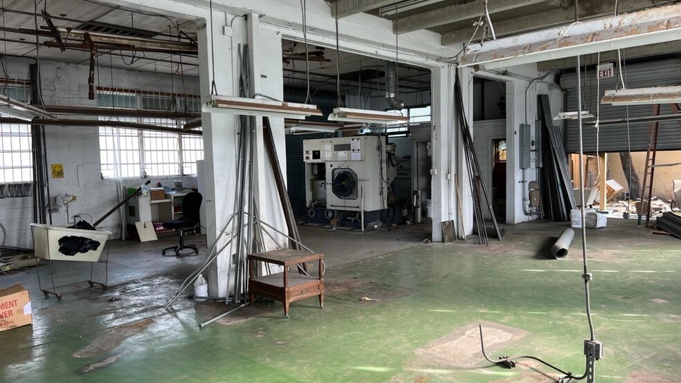 More Photos Of 1212 NE 26th St, Wilton Manors Freestanding For Sale