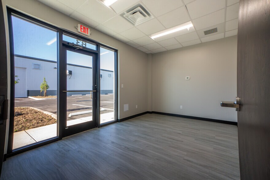 More Photos Of 11201 49th St N, Clearwater Unknown For Lease