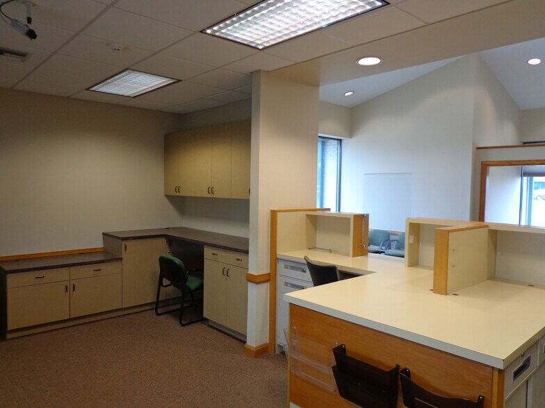 More Photos Of 101 N 36th St, Quincy General Retail For Lease