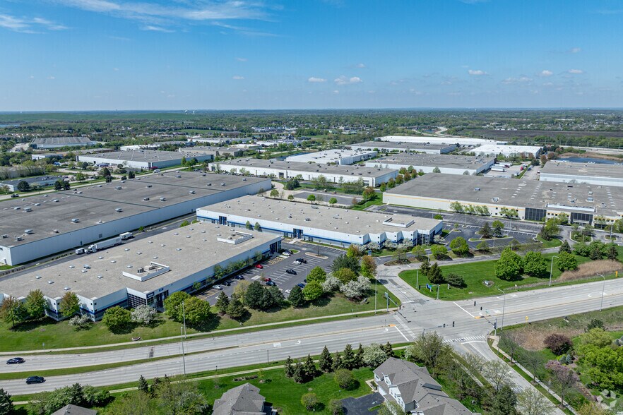 More Photos Of 100 N Gary Ave, Roselle Warehouse For Lease