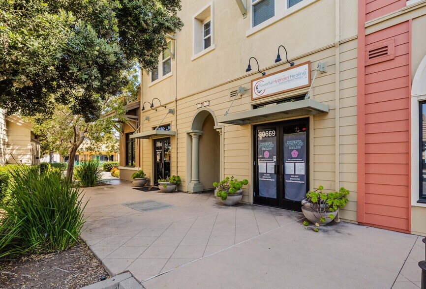 More Photos Of 30703-30719 Union City Blvd, Union City Storefront For Sale