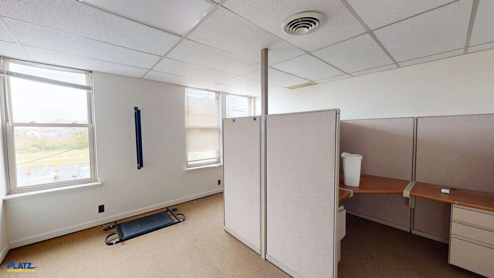 More Photos Of 85 Karago Ave, Youngstown Unknown For Lease