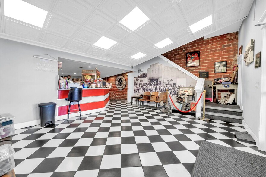 More Photos Of 174 Miracle Strip Pky SE, Fort Walton Beach Storefront For Lease