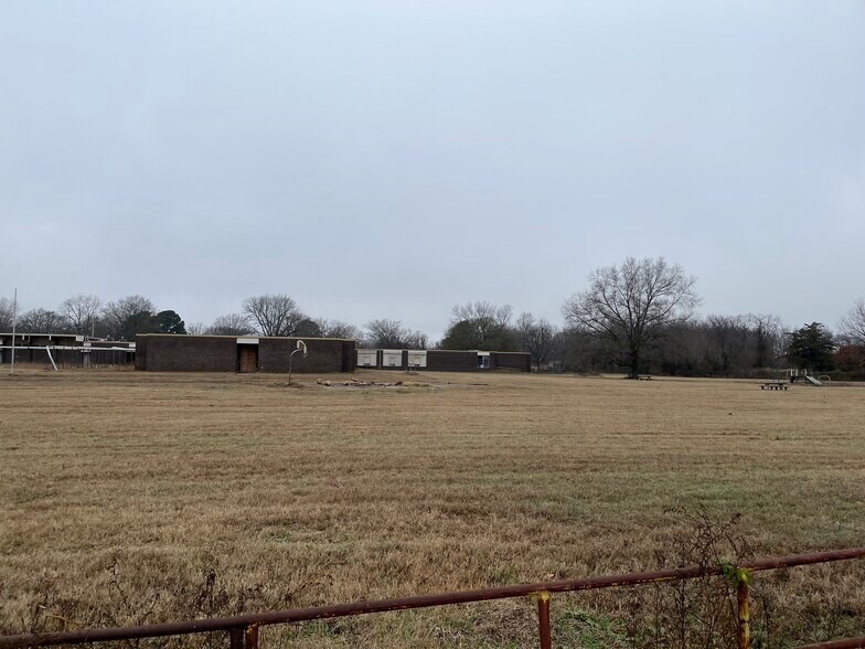 More Photos Of 6900 Pecan Ave, Little Rock Industrial For Sale