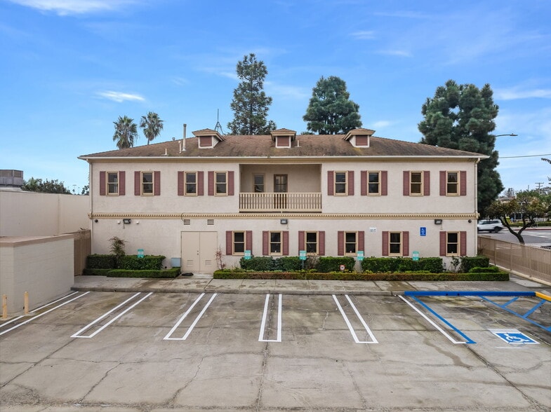 Primary Photo Of 628 W 19th St, Costa Mesa Loft Creative Space For Sale