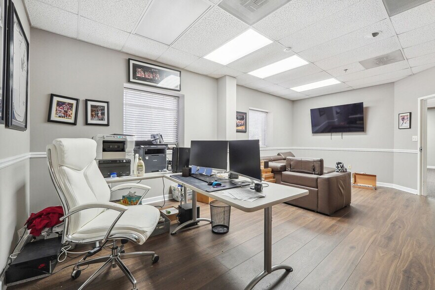 More Photos Of 3760 Peachtree Crest Dr, Duluth Industrial For Sale