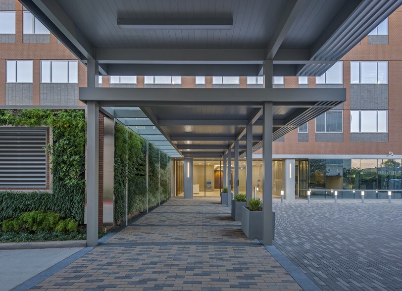 More Photos Of 3657 Briarpark Dr, Houston Office For Sale