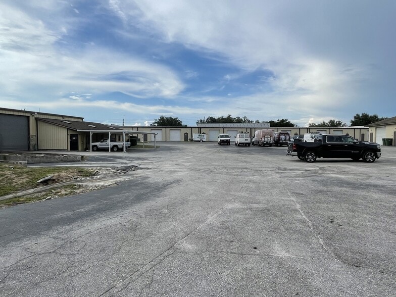 More Photos Of 2317-2319 Griffin Rd, Leesburg Warehouse For Lease
