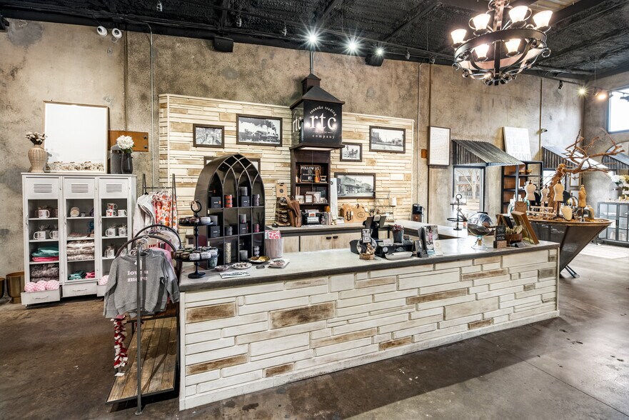 More Photos Of 115 N Oak St, Roanoke Restaurant For Sale