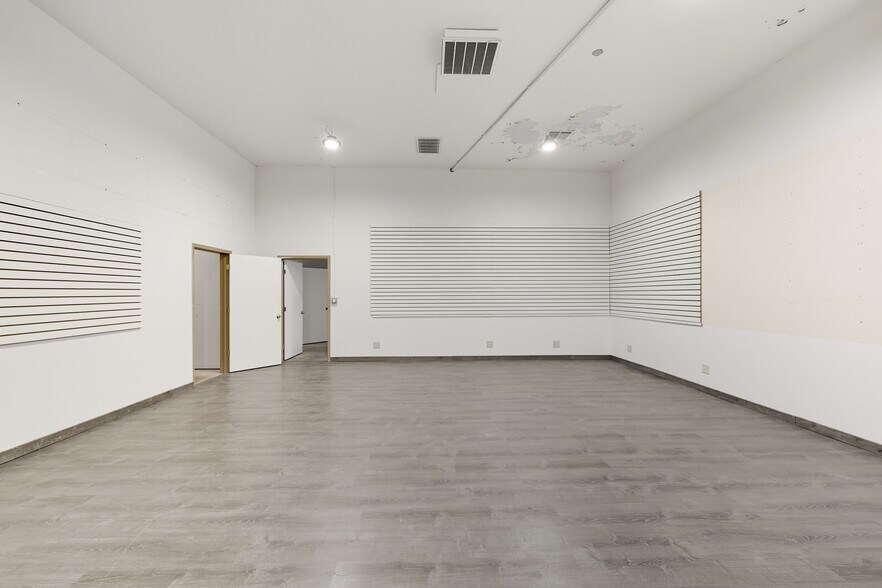 More Photos Of 328-332 W Main St, Merced Storefront For Lease