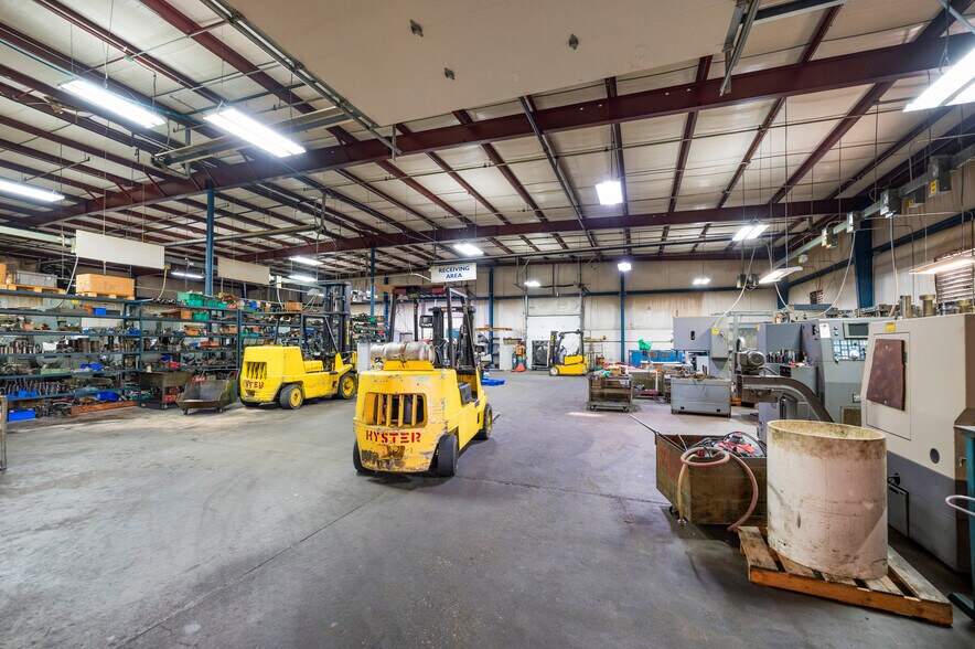More Photos Of 151 Hanger Cir, Richmond Warehouse For Lease