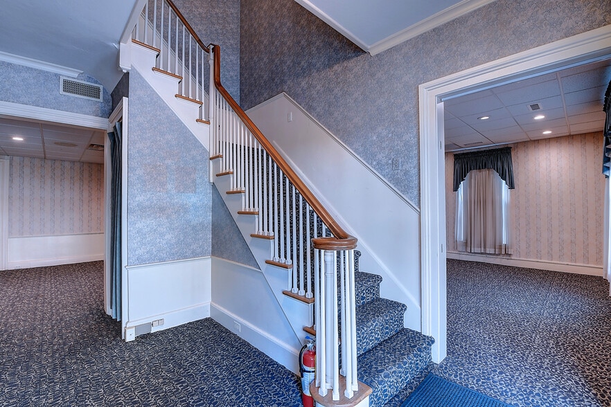 More Photos Of 201 Meadow St, Naugatuck Office For Sale