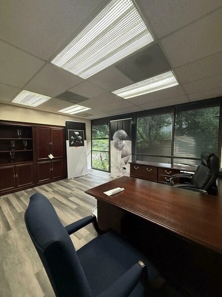 More Photos Of 8330-8350 Meadow Rd, Dallas Office For Sale