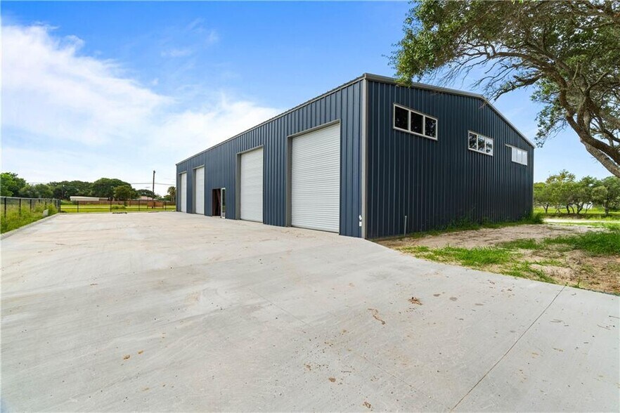 More Photos Of 114 W 1st St, Rockport Industrial For Sale