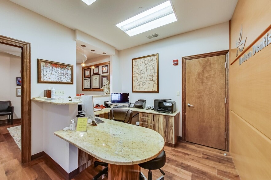 More Photos Of 1421-1431 McHenry Rd, Buffalo Grove Office For Sale