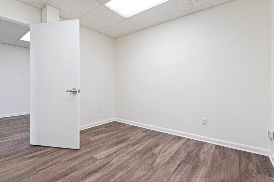 More Photos Of 1045 N Canal St, Pittsburgh Office For Sale