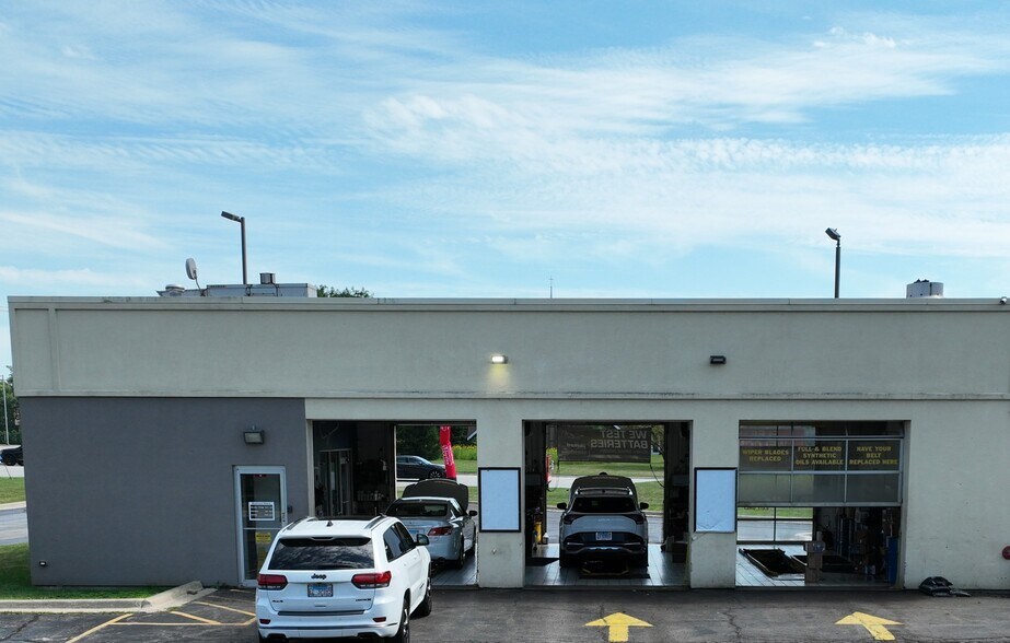 More Photos Of 835 E Geneva Rd, Carol Stream Freestanding For Sale