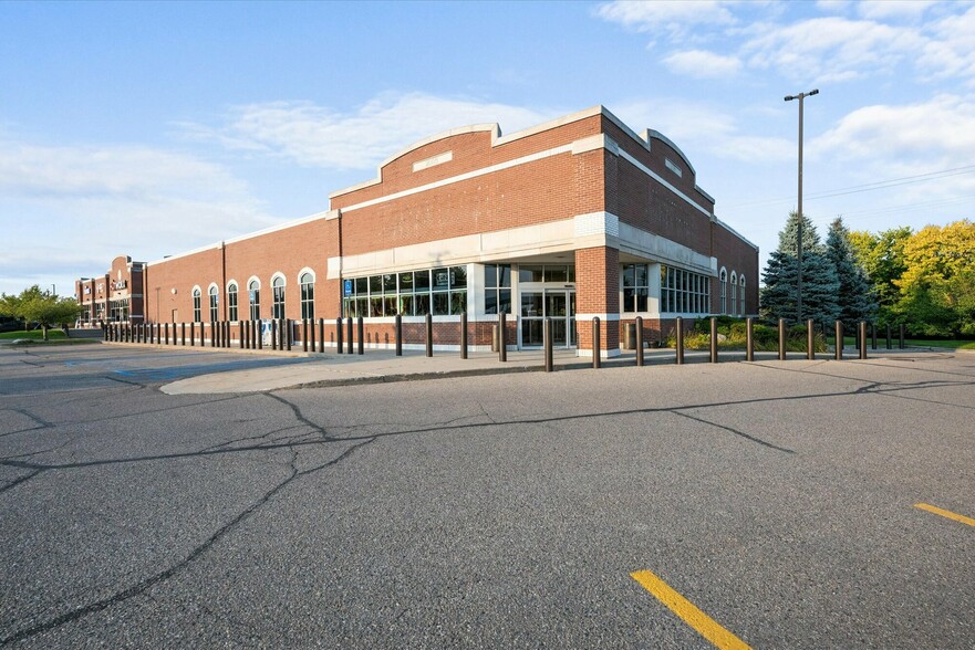 Primary Photo Of 999 S Lapeer Rd, Oxford Storefront For Sale