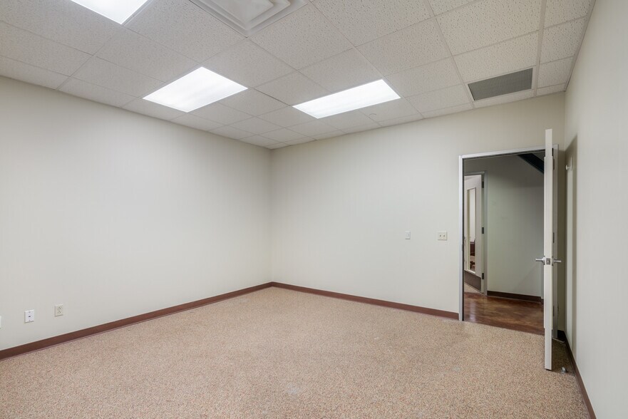 More Photos Of 402 Pierce, Houston Office For Lease