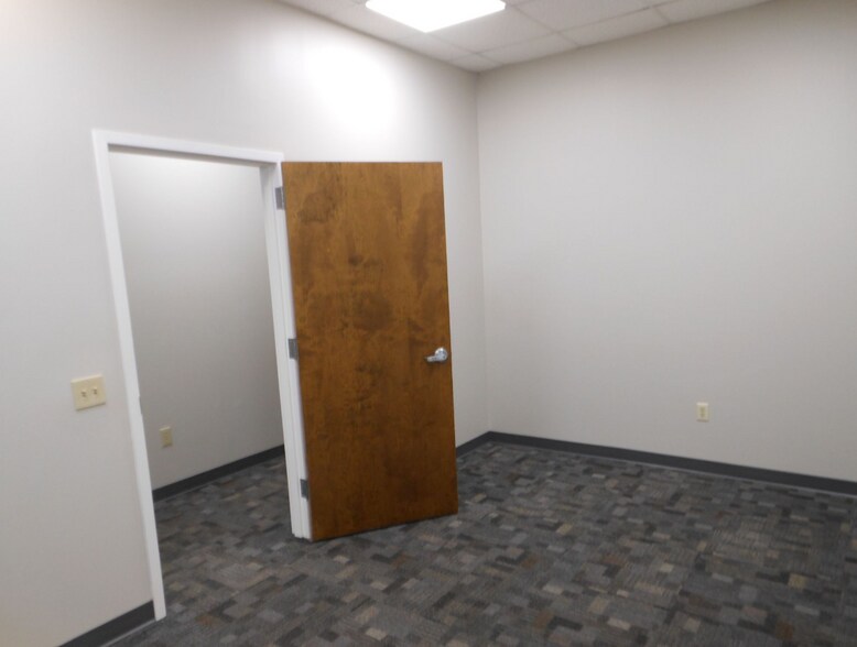 More Photos Of 10404 Chapel Hill Rd, Morrisville Light Distribution For Lease