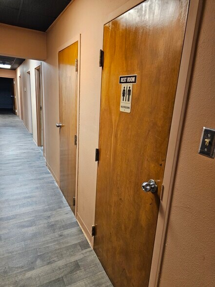 More Photos Of 103 S Fannin Ave, Cameron Office For Lease