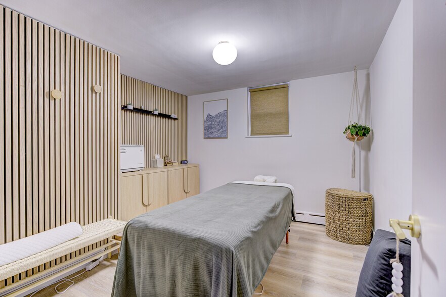More Photos Of 8750 W 9 Mile Rd, Oak Park Office Residential For Lease