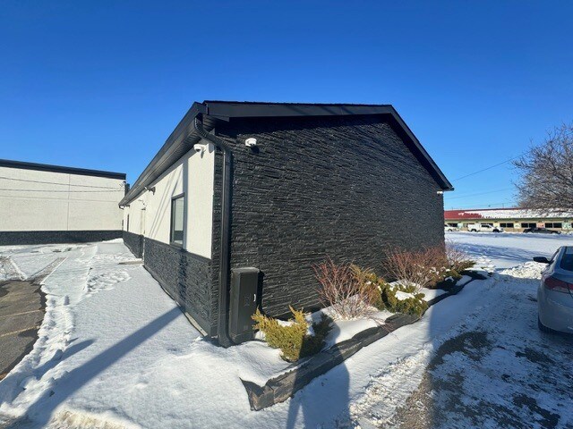 More Photos Of 111 W Genesee St, Lapeer Freestanding For Sale