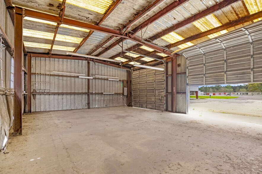 More Photos Of 21034 US Highway 96 S, Kirbyville Flex For Sale