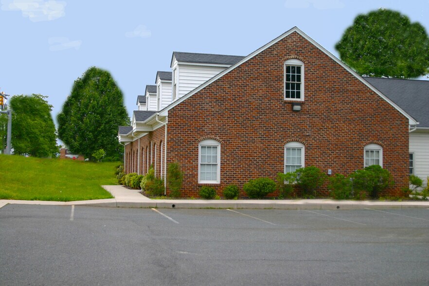 More Photos Of 300 Enterprise Dr, Forest Medical For Lease