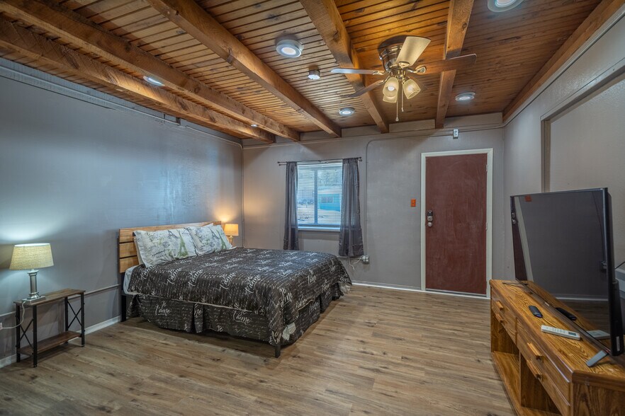 More Photos Of 2306 Sudderth Dr, Ruidoso General Retail For Lease