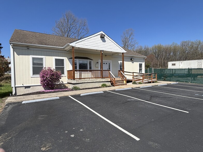 Primary Photo Of 95 N Leslie Rd, North East Office Residential For Lease