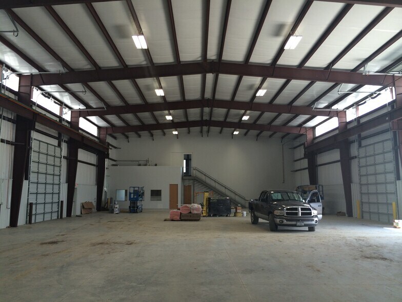 More Photos Of 3706 Endeavor Loop, Bryan Warehouse For Lease