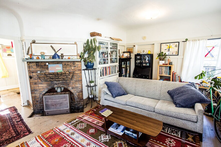 More Photos Of 219 John St, Oakland Apartments For Sale