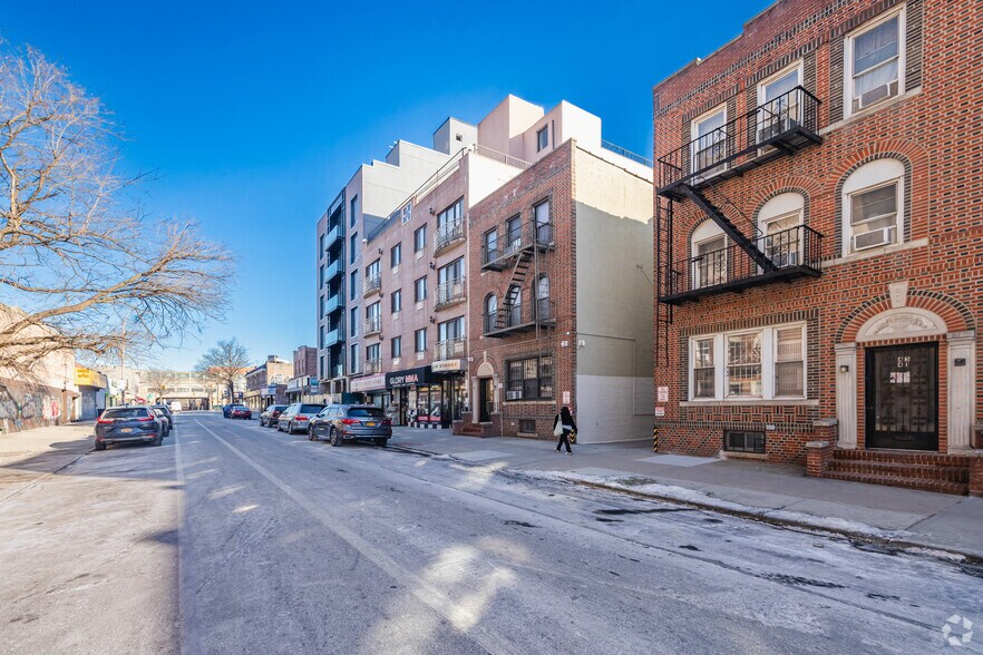 More Photos Of 4535 47th St, Woodside Apartments For Sale