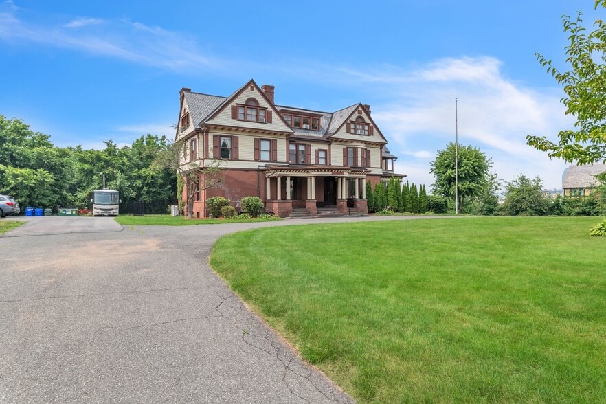 More Photos Of 270 Maple St, Springfield Hospitality For Sale