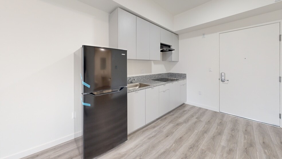 More Photos Of 300 W 60th St, Los Angeles Apartments For Sale